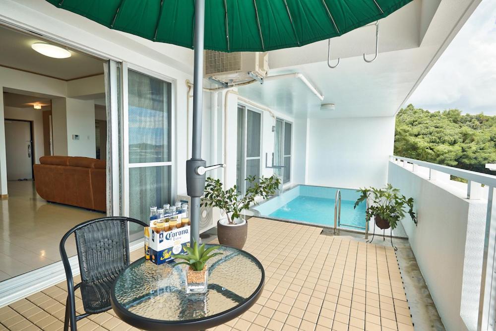Apartamento Freedomhillsフリーダムヒルズa棟 Tomigusuku Exterior foto