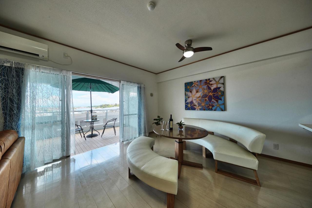 Apartamento Freedomhillsフリーダムヒルズa棟 Tomigusuku Exterior foto