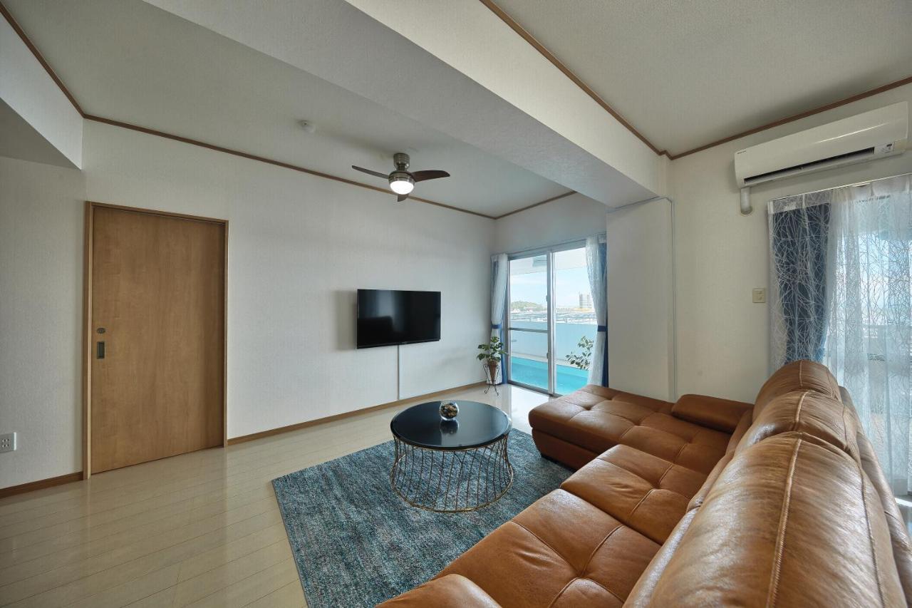 Apartamento Freedomhillsフリーダムヒルズa棟 Tomigusuku Exterior foto
