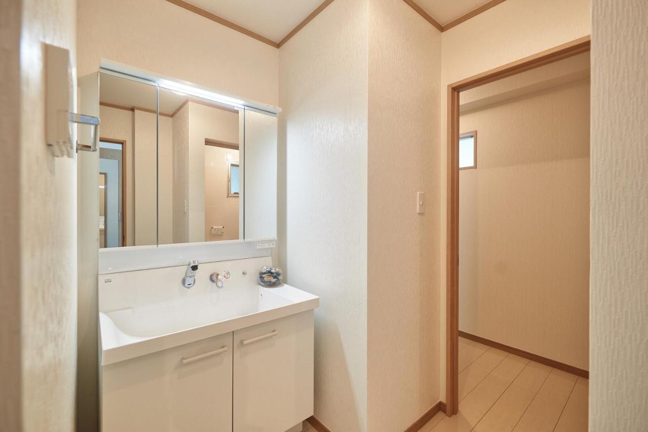 Apartamento Freedomhillsフリーダムヒルズa棟 Tomigusuku Exterior foto
