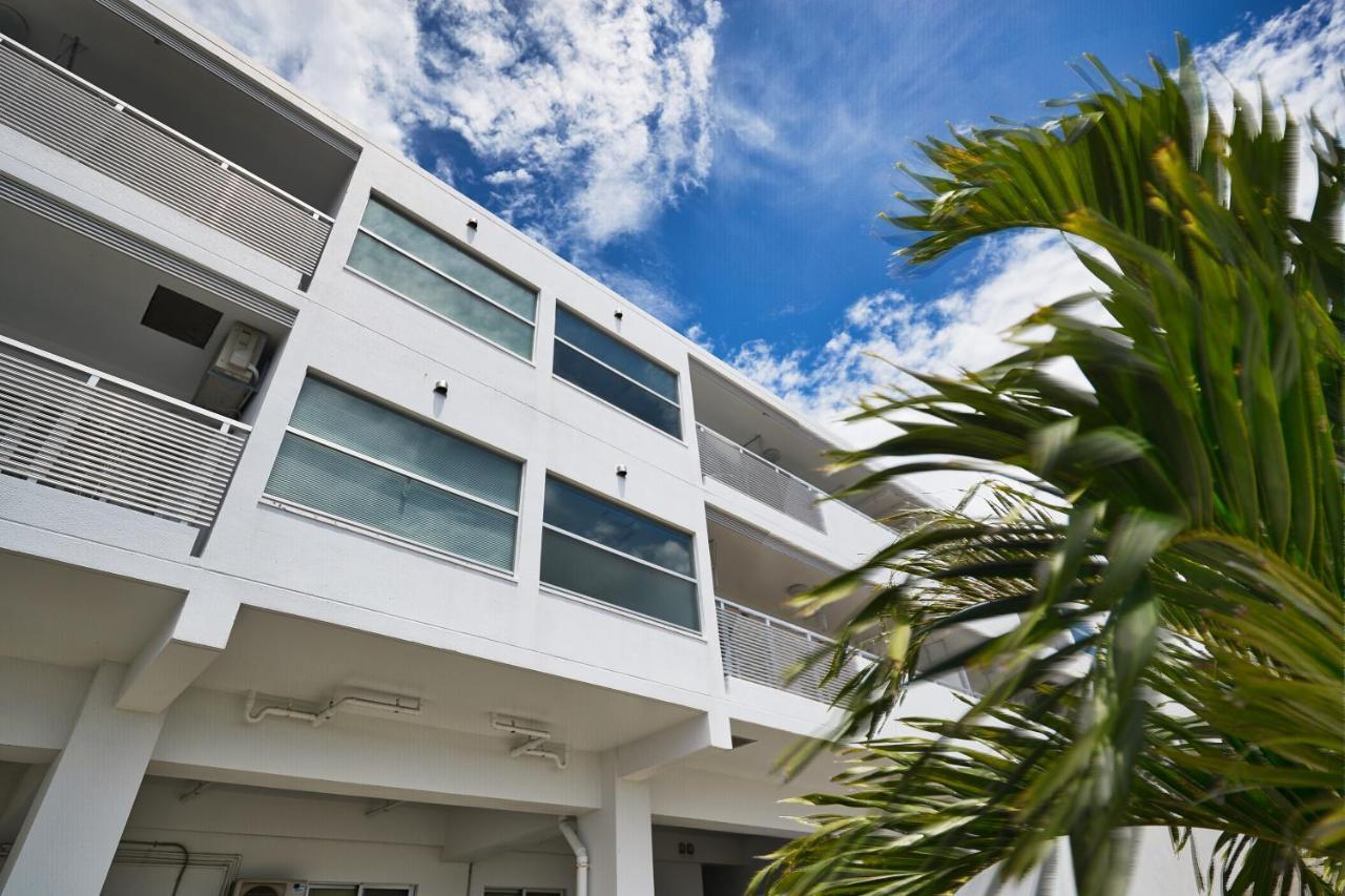 Apartamento Freedomhillsフリーダムヒルズa棟 Tomigusuku Exterior foto