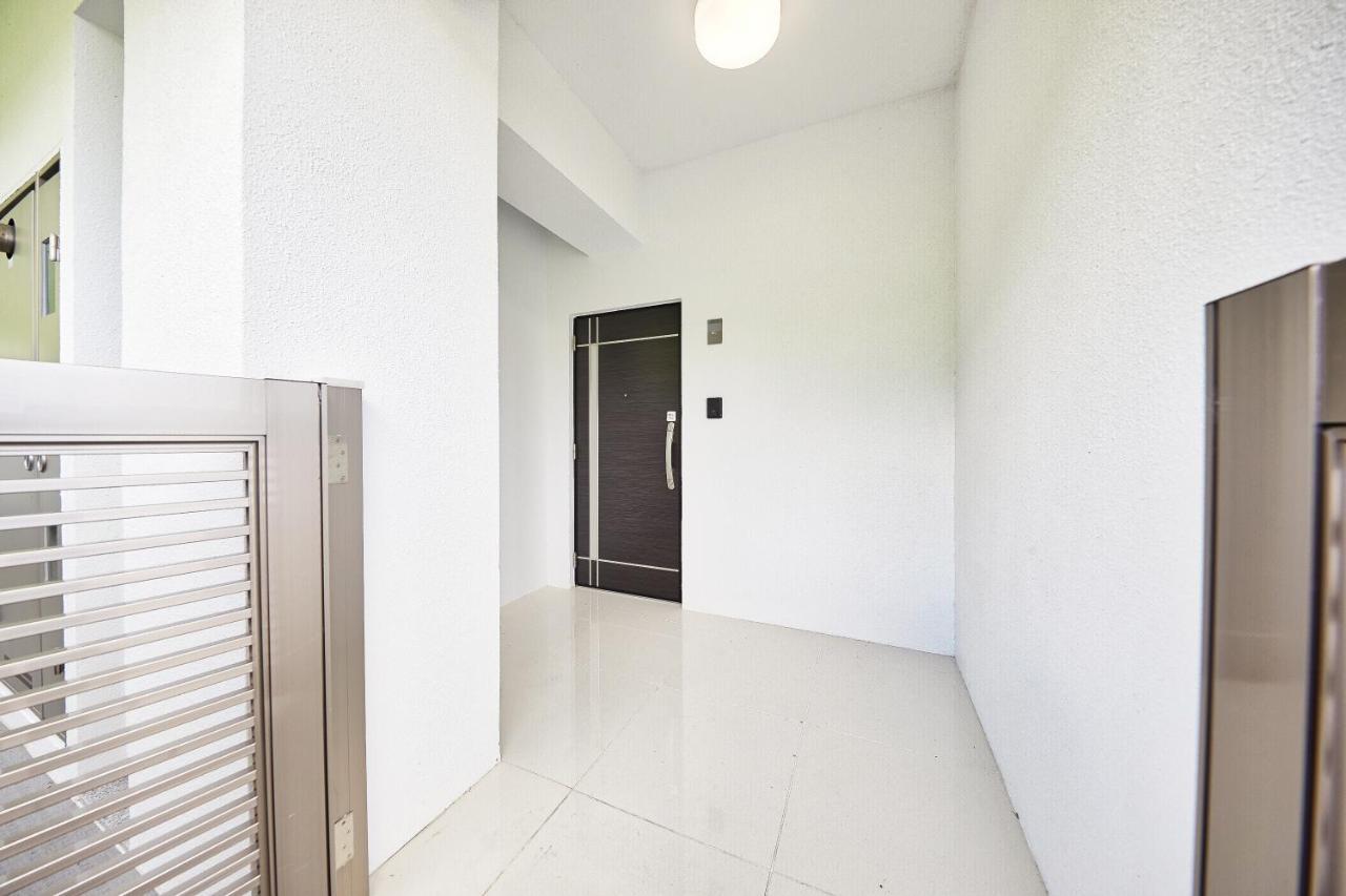 Apartamento Freedomhillsフリーダムヒルズa棟 Tomigusuku Exterior foto